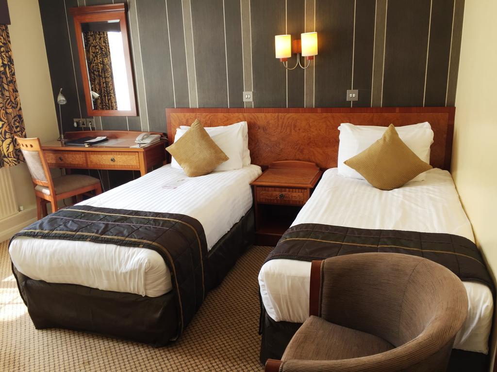 The Royal Chace Hotel Энфилд Экстерьер фото